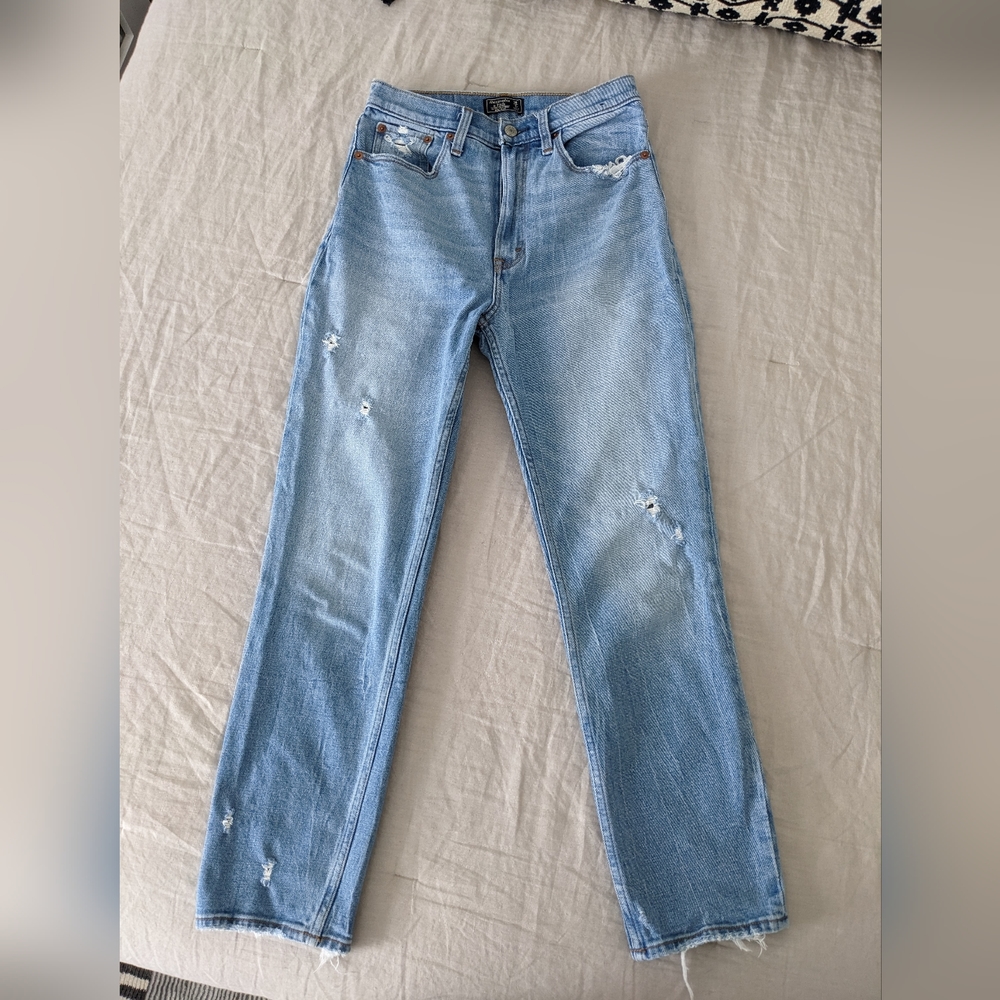 Abercrombie & Fitch Ultra High Rise Mom Jeans